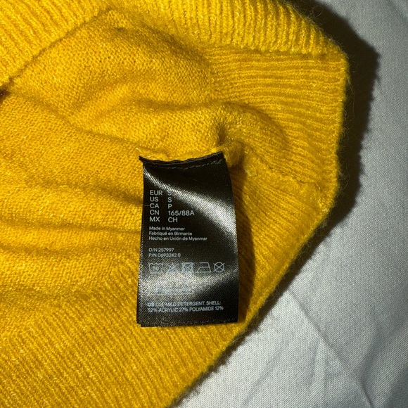 H&M Cozy Mustard Knit Sweater – Soft, Warm & Stylish Fall Essential (Women's S) - Picture 3 of 3